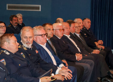 9469_67453_vipro031a