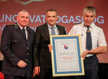 9469_67472_vipro049a