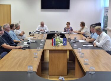 9710_70732_1000037472