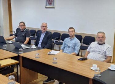 9710_70735_1000037476