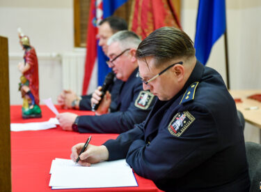 10010_73563_vipro003