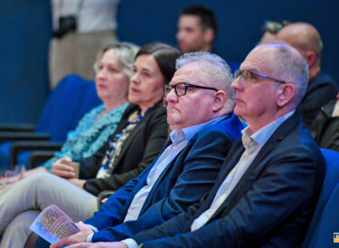 10094_74414_vipro023