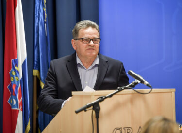 10137_74844_vipro004